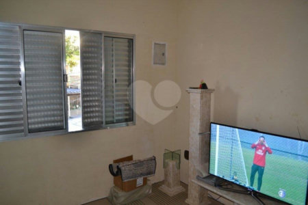 Sobrado à venda com 2 quartos em Vila Nivi, São Paulo, SP
