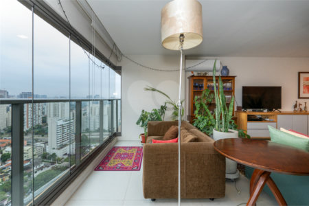 Apartamento à venda com 3 suítes em Campo Belo, São Paulo, SP
