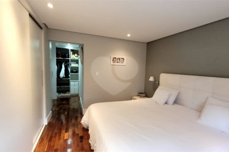 Apartamento à venda com 3 quartos, sendo 1 suíte, em Alto da Boa Vista, São Paulo, SP