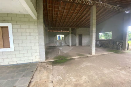 Sítio à venda com 4 quartos, sendo 1 suíte, no Centro, Elias Fausto, SP