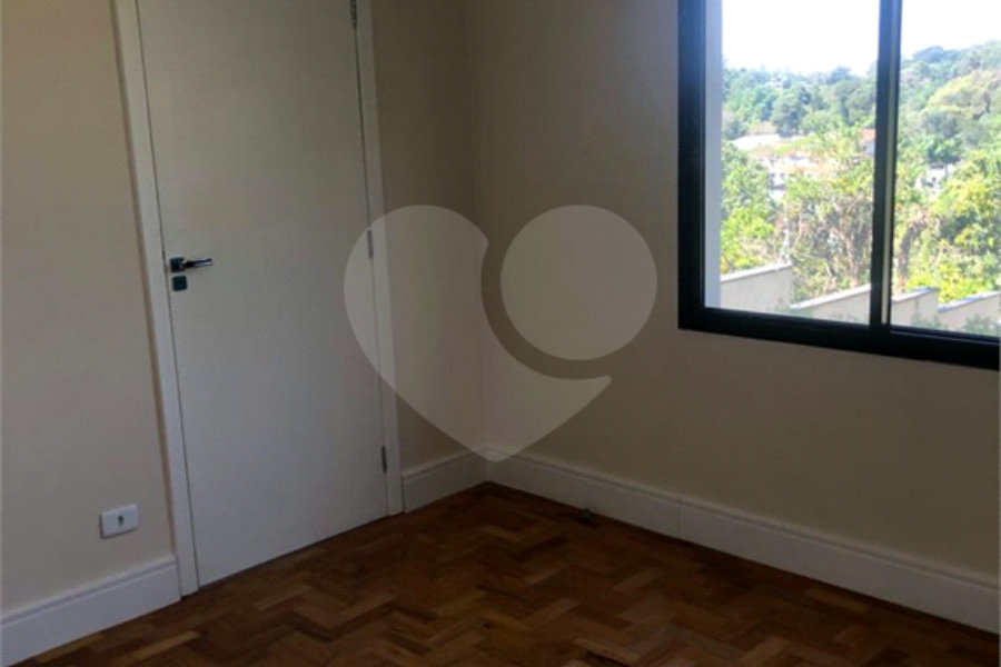 Casa à venda com 4 quartos, sendo 2 suítes,  em Horto Florestal, São Paulo, SP