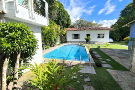 Casa à venda com 4 quartos, sendo 2 suítes, no Centro, Santa Cruz Cabrália, BA