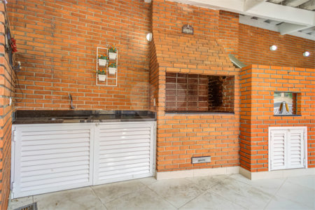 Sobrado à venda com 6 quartos, sendo 3 suítes, em Alto da Boa Vista, São Paulo, SP