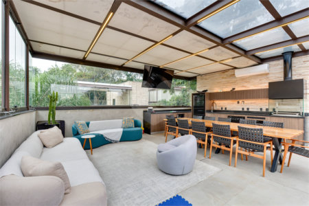 Casa à venda com 4 suítes no condomínio Jardim Flora, São Paulo - SP