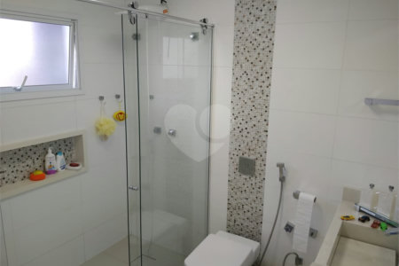 Sobrado à venda com 3 quartos, sendo 1 suíte,  em Vila Oliveira, Mogi das Cruzes, SP