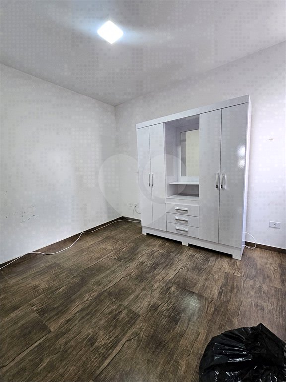 Sobrado à venda com 3 quartos, sendo 1 suíte,  em Vila Nivi, São Paulo, SP