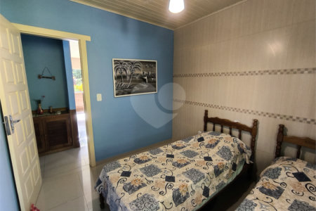 Casa à venda com 4 quartos, sendo 2 suítes, no Centro, Santa Cruz Cabrália, BA