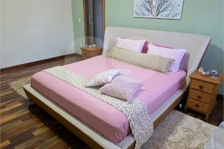 Refúgio de Alto Padrão em Condomínio Fechado: Natureza, Charme e 5.500m² de Terreno