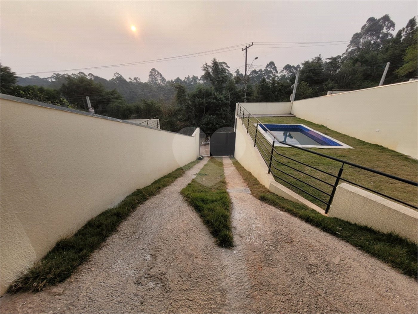 Casa à venda com 3 quartos, sendo 1 suíte,  no condomínio Vale dos Gansos, Mairiporã - SP