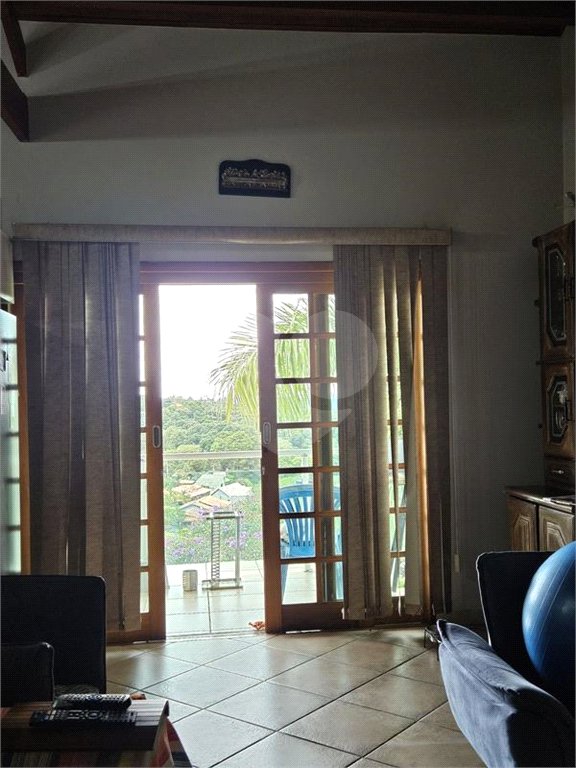 Casa à venda com 3 quartos, sendo 1 suíte, no condomínio Clube de Campo Fazenda Tabarã, Mairiporã - SP