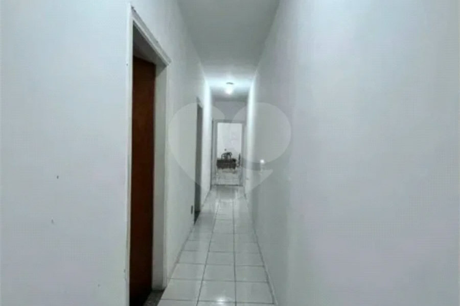CASA TERREA A VENDA EM UMA TRAVESSA DA PAULA FERREIRA.