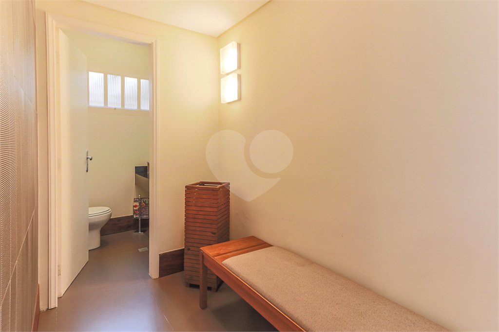 Sobrado à venda com 5 quartos, sendo 4 suítes, em Brooklin Velho, São Paulo, SP