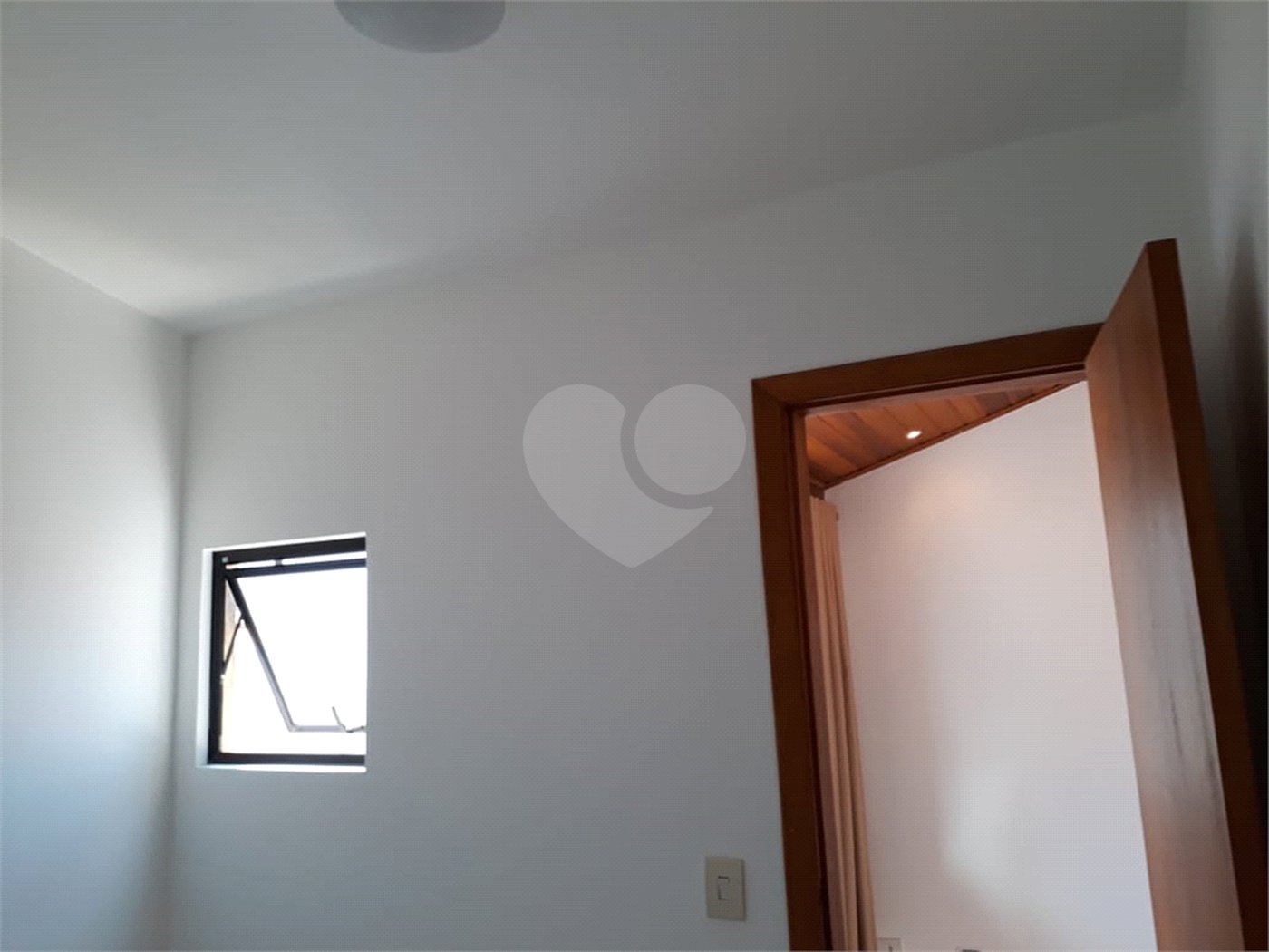 Casa à venda com 3 quartos, sendo 1 suíte, no condomínio Saude, São Paulo - SP