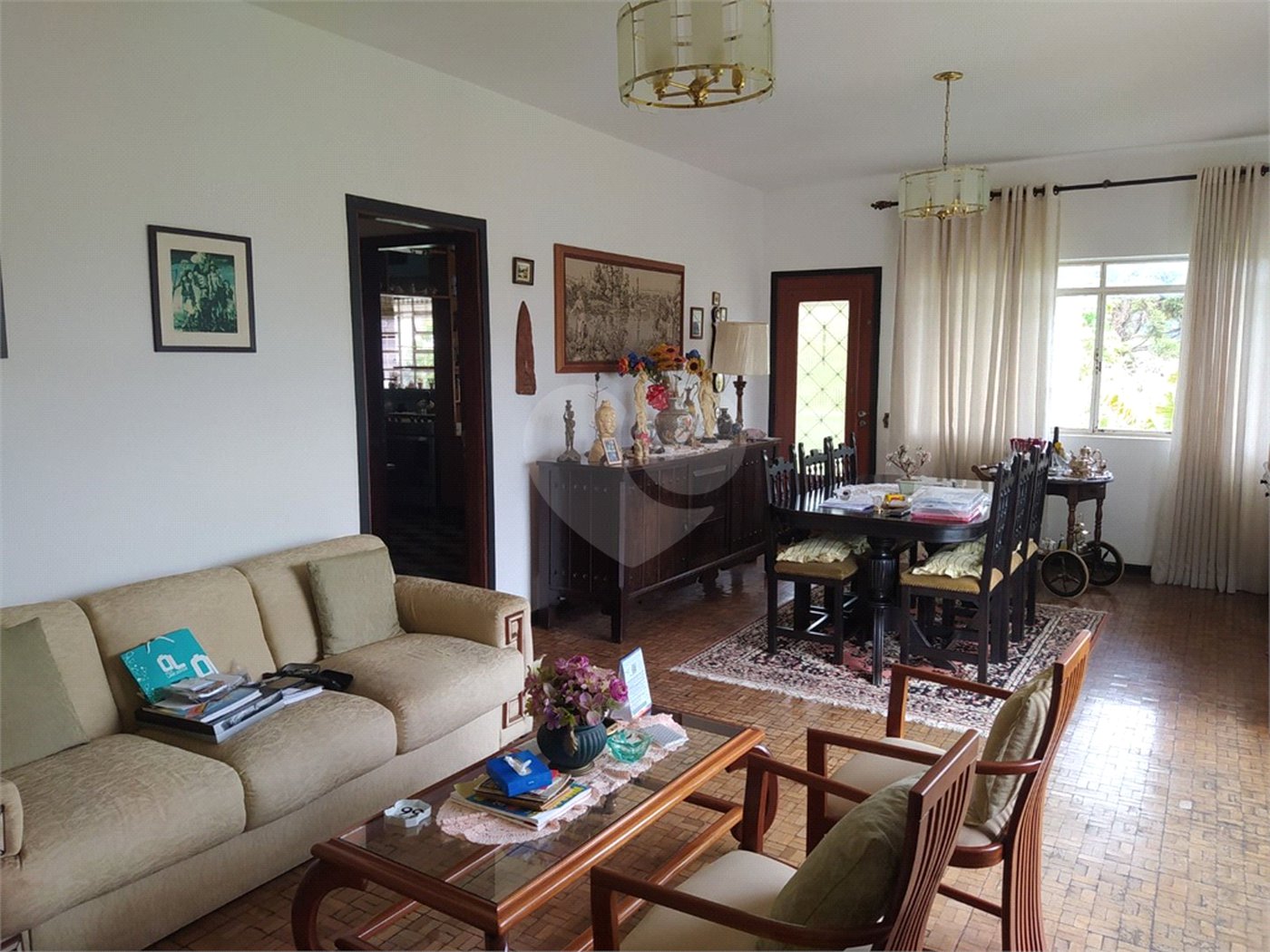 Casa à venda ou para alugar com 6 quartos, sendo 1 suíte, em Vila Junqueira, São Roque, SP