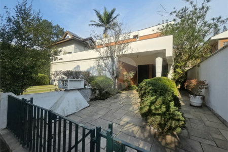 Sobrado à venda com 4 quartos, sendo 2 suítes,  em Jardim Marajoara, São Paulo, SP