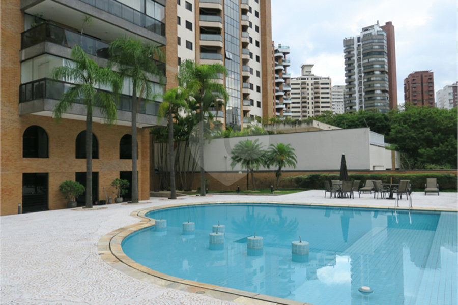 Apartamento à venda com 3 suítes em Morumbi, São Paulo, SP