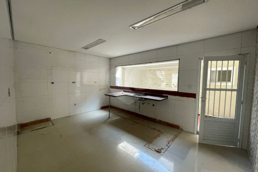 Sobrado à venda com 3 quartos, sendo 1 suíte, em Jardim Rosa de Franca, Guarulhos, SP