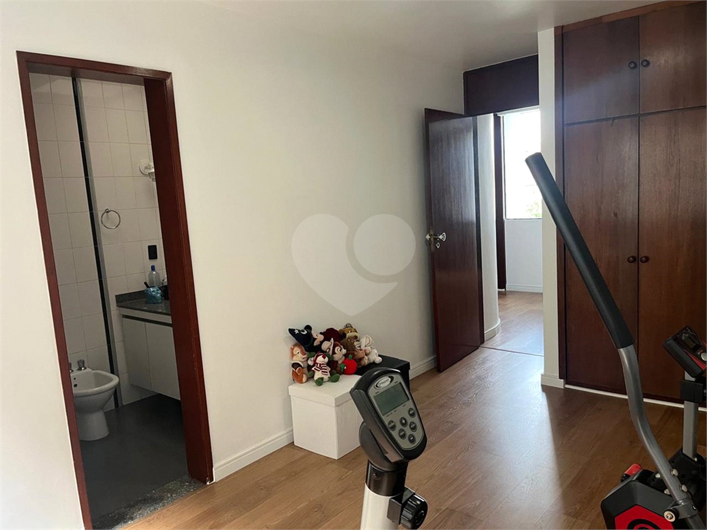 Casa à venda com 4 quartos, sendo 3 suítes, no condomínio Vitoria Regia, São Paulo - SP
