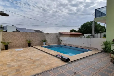 Casa à venda com 3 quartos, sendo 1 suíte, no condomínio Chácaras do Lago, Vinhedo - SP