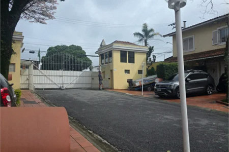 Casa à venda com 3 quartos, sendo 1 suíte, no condomínio Vilagio Viccino, São Paulo - SP
