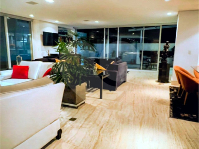 Casa à venda com 4 suítes no condomínio Villaggio Houda, São Paulo - SP