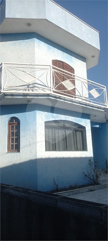 Sobrado à venda com 8 quartos, sendo 2 suítes,  em Vila Suissa, Mogi das Cruzes, SP
