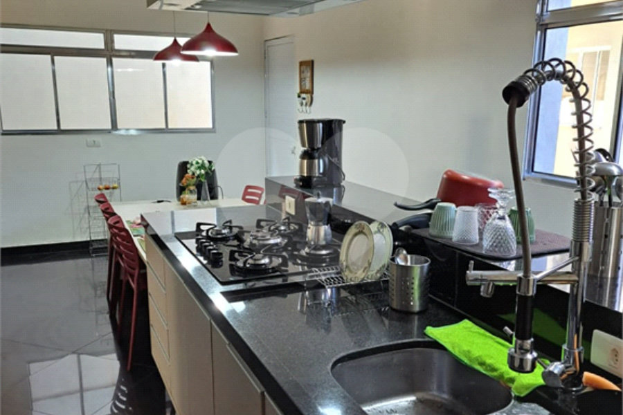 Sobrado à venda com 4 quartos, sendo 2 suítes, em Jaraguá, São Paulo, SP