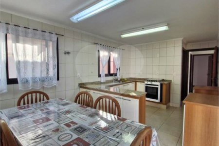 Casa à venda ou para alugar com 3 quartos, sendo 1 suíte, no condomínio Recanto dos Paturis, Vinhedo - SP
