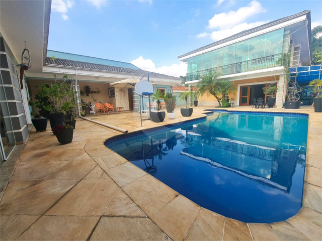 Casa à venda com 3 suítes em Interlagos, São Paulo, SP