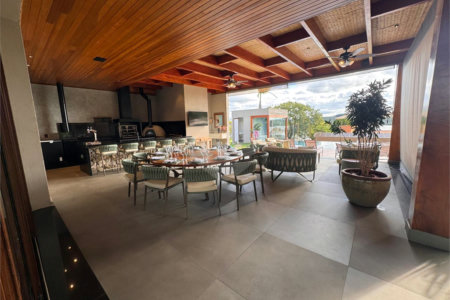 Casa à venda com 6 suítes no condomínio Vila Pinhal, Itirapina - SP
