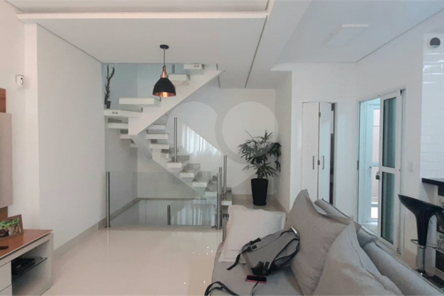Casa à venda com 3 quartos, sendo 1 suíte, no condomínio Residencial Gran Veiga, São Paulo - SP