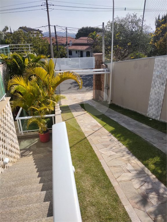 Casa à venda com 3 suítes no condomínio Estância Marambaia, Vinhedo - SP