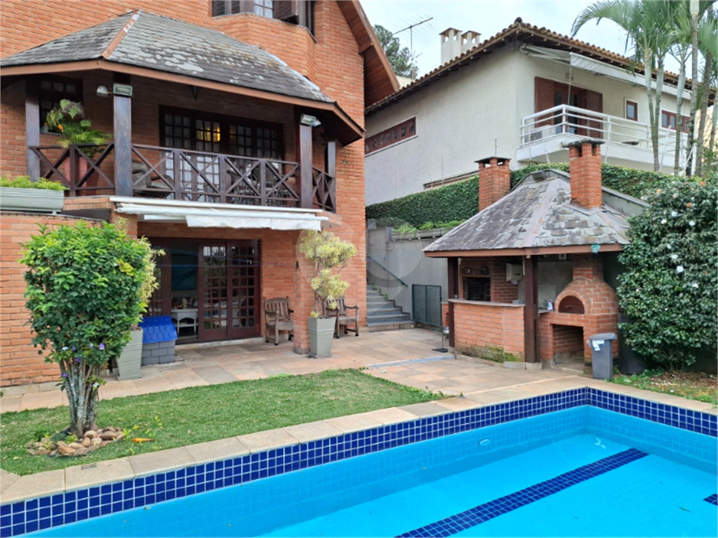 Sobrado à venda com 4 quartos, sendo 2 suítes,  em Jardim Leonor, São Paulo, SP