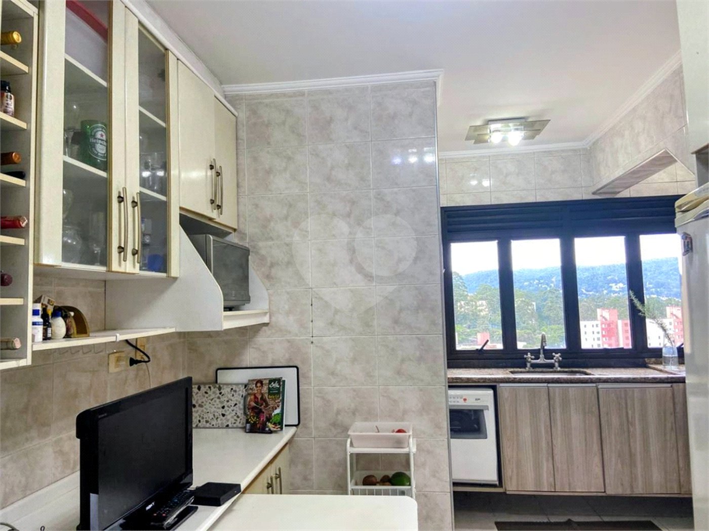 Apartamento à venda com 3 quartos, sendo 1 suíte, em Jardim Leonor Mendes de Barros, São Paulo, SP