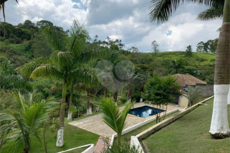 Chácara à venda ou para alugar com 5 quartos, sendo 4 suítes,  em Ouro Fino, Santa Isabel, SP