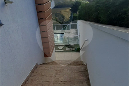 Casa em condomínio à venda ou para alugar com 5 quartos, sendo 3 suítes,  no Centro, Bom Jesus dos Perdões, SP