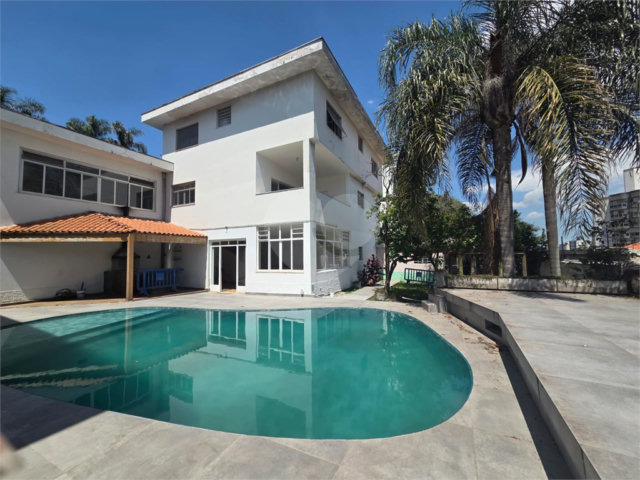 Casa à venda com 4 quartos, sendo 3 suítes,  em Jardim Prudência, São Paulo, SP