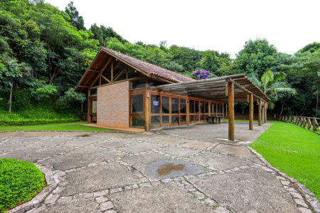 Casa à venda com 4 quartos, sendo 2 suítes,  no condomínio Granja Vianna II, Cotia - SP