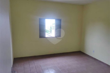 Sobrado à venda com 4 quartos em Jardim Limoeiro, São José dos Campos, SP