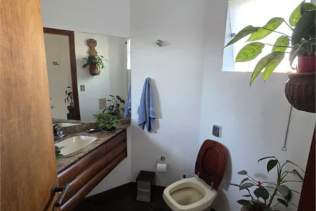 Casa à venda com 4 quartos, sendo 2 suítes, em Cidade São Francisco, São Paulo, SP