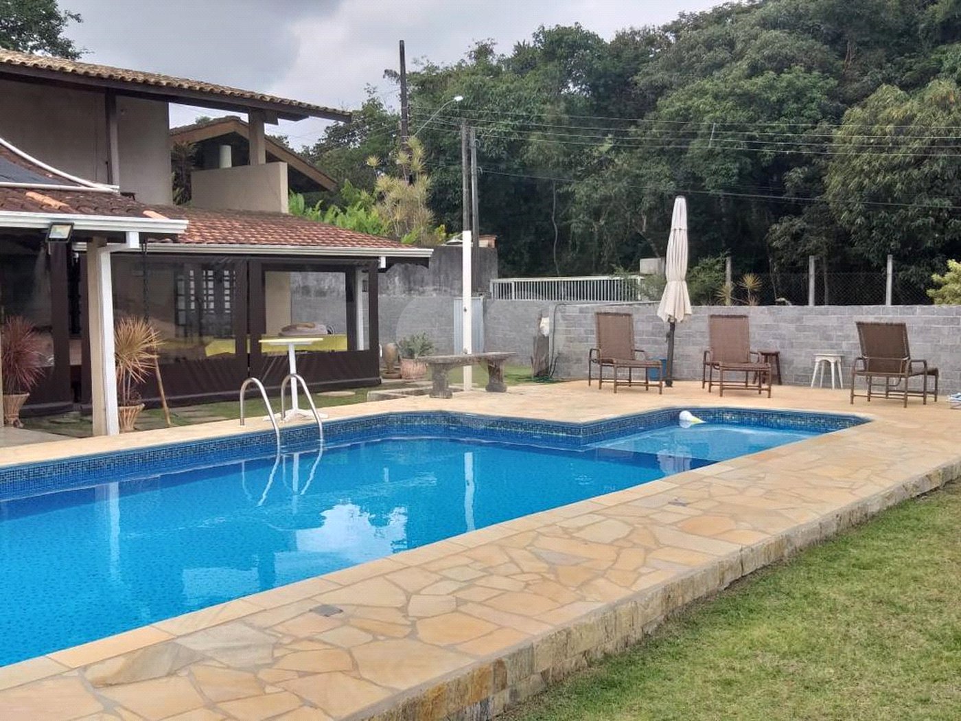 Chácara à venda com 3 suítes em Ribeirão dos Porcos, Atibaia, SP