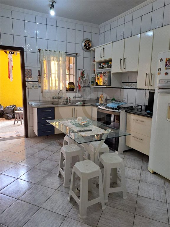 Sobrado à venda com 4 quartos, sendo 2 suítes, em Jardim Modelo, Suzano, SP