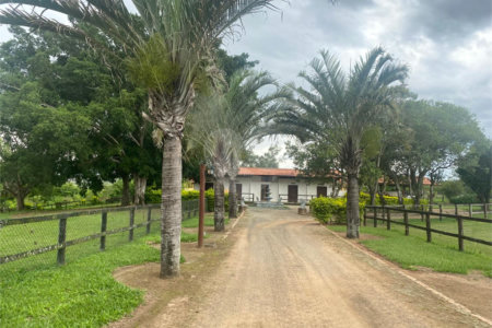 Casa à venda com 8 quartos, sendo 4 suítes, no condomínio Santa Filomena, Salto - SP