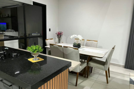 Casa à venda com 3 quartos, sendo 1 suíte, no condomínio Horto Florestal Villagio, Sorocaba - SP