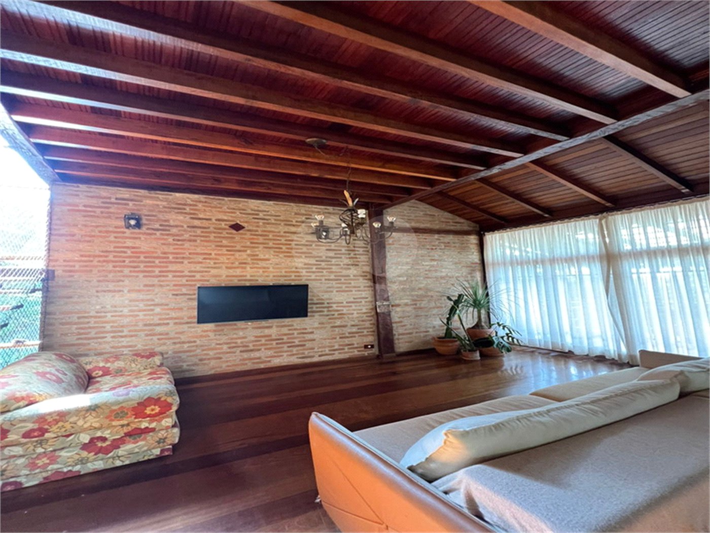 Casa à venda com 3 quartos, sendo 1 suíte,  no condomínio Alpes da Cantareira, Mairiporã - SP