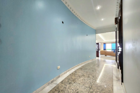 Apartamento Alto Padrão Frente Mar com 4 Dormitórios, 3 Suítes e 3 Vagas na Orla de Santos