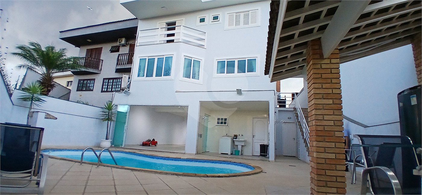 Casa à venda com 4 quartos, sendo 2 suítes, em Jardim Leonor Mendes de Barros, São Paulo, SP