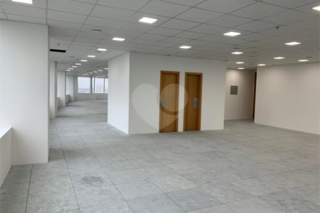 Sala à venda em Várzea de Baixo, São Paulo, SP