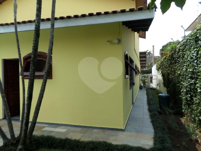 Sobrado à venda com 4 quartos, sendo 2 suítes,  em Interlagos, São Paulo, SP