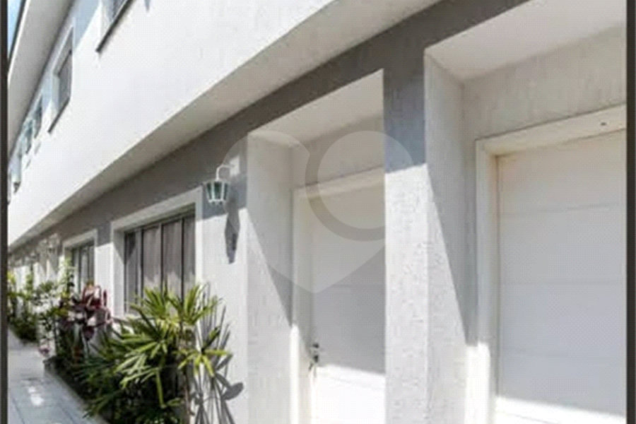 Casa à venda com 2 suítes no condomínio Lauro Korte, São Paulo - SP